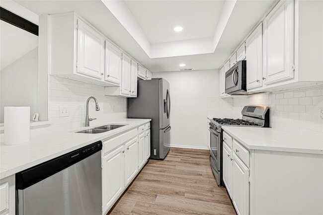 Building Photo - 10206 Sagebluff Dr