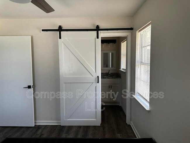 Building Photo - 201 Waters St