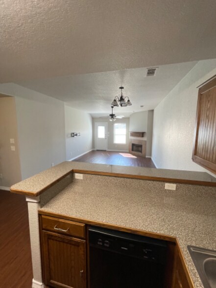 Building Photo - 217 Hilltop Dr