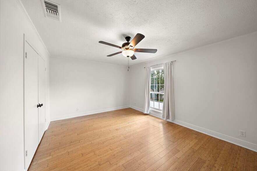 Building Photo - 2220 Bering Dr