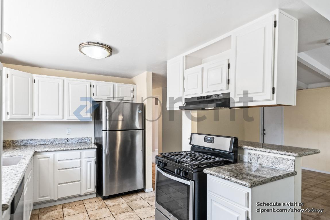Building Photo - 499 Pebble Dr
