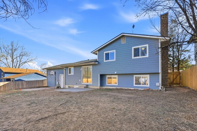 Building Photo - $2,145.95, 4-bed, 2-bath, located in Colorado Springs with WAIVED APPLICATION FEES