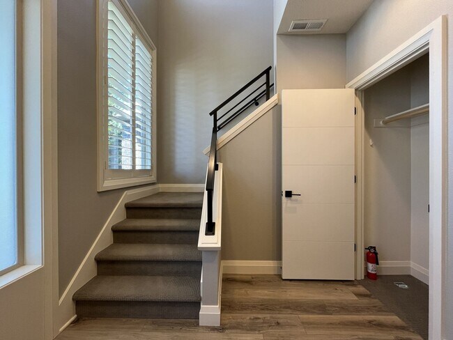 Building Photo - Elegant South Cooper Mountain Home with 4 Bedrooms, Bonus Room, Main-Level Suite & Designer Finishes