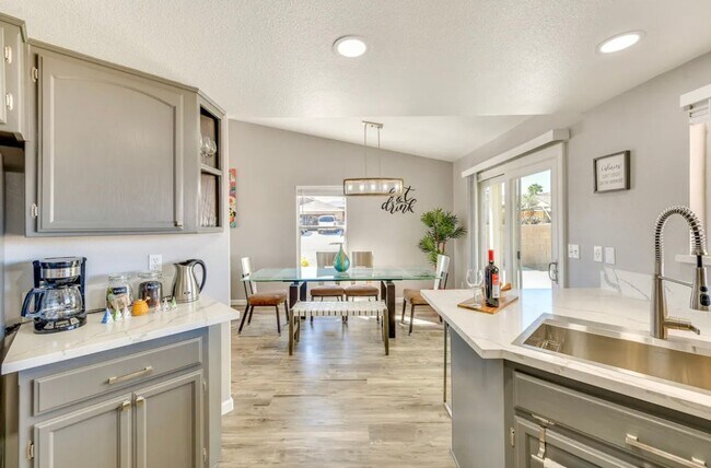 Building Photo - AVAILABLE NOW $200 off First Month Rent