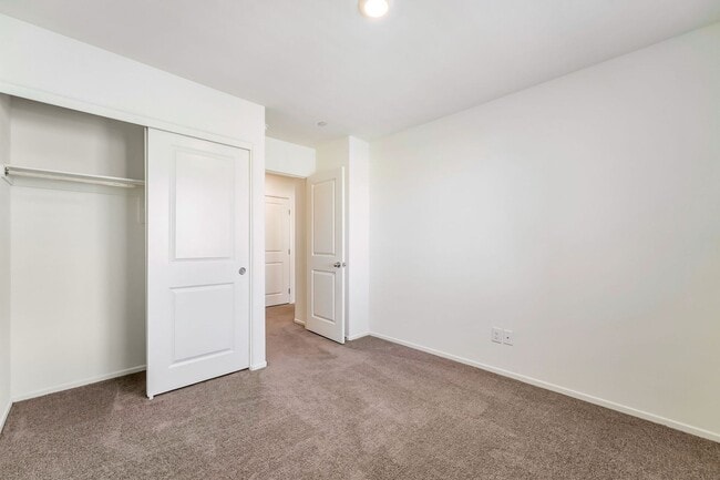 Building Photo - Luxury Living at a breathtaking property nestled in the vibrant city of Las Vegas!