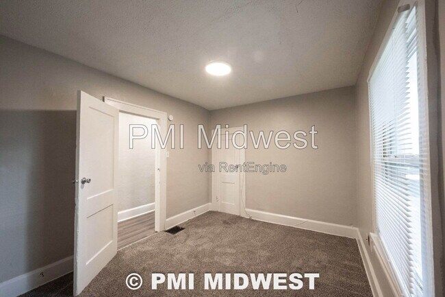 Building Photo - 411 W 40th St