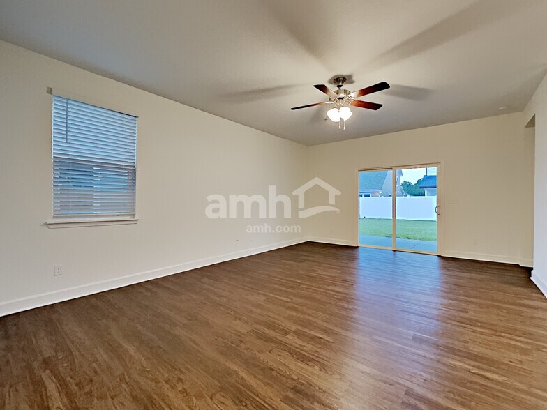 Building Photo - 450 Sandstone Dr