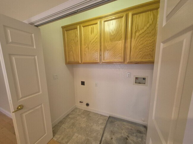 Building Photo - 5343 Dunlay Dr