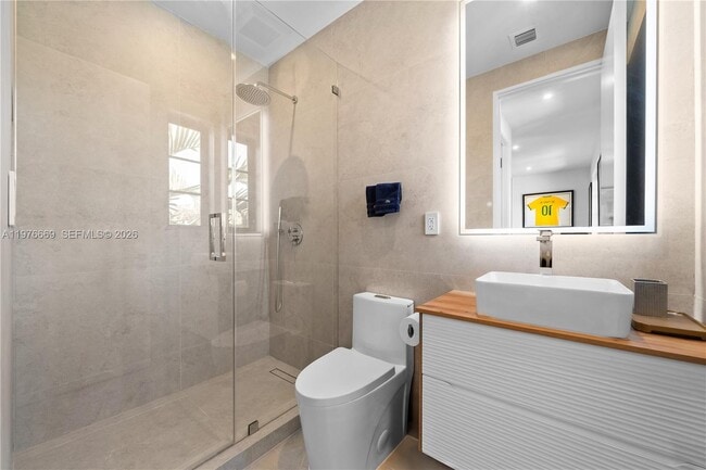 Building Photo - 2015 Country Club Prado