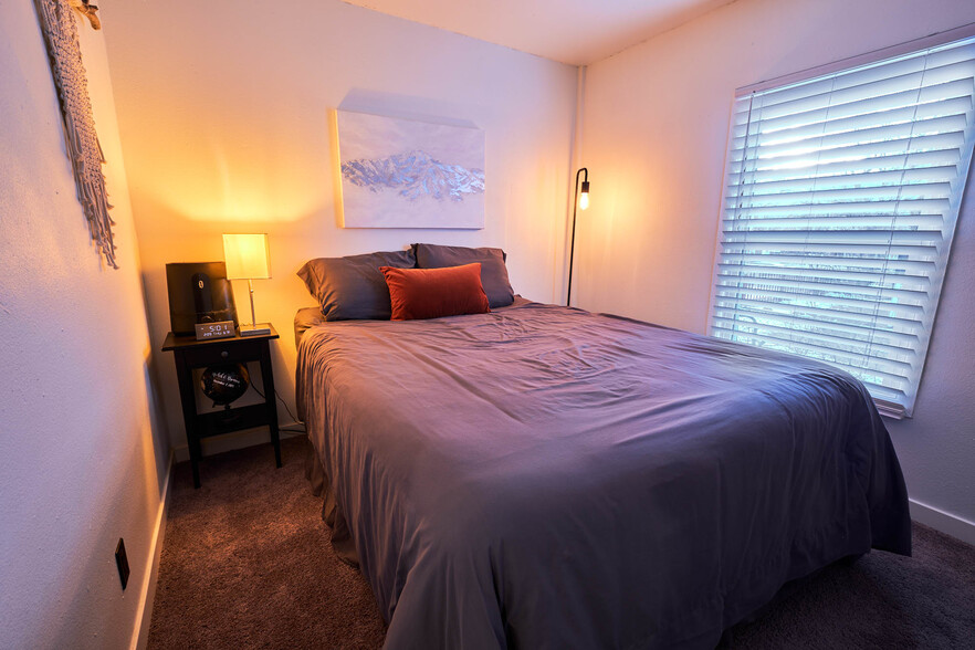2nd Bedroom with new carpet! - 818 E Las Animas St