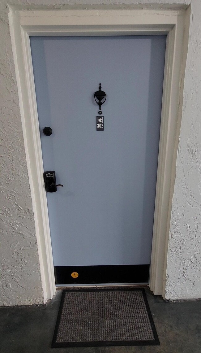 Building Photo - 105 S Riverside Dr