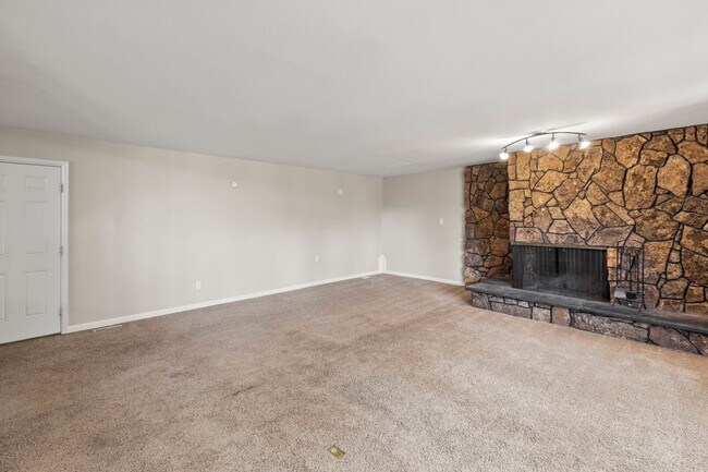 Building Photo - Great 4 Bedroom D20 Rockrimmon Home