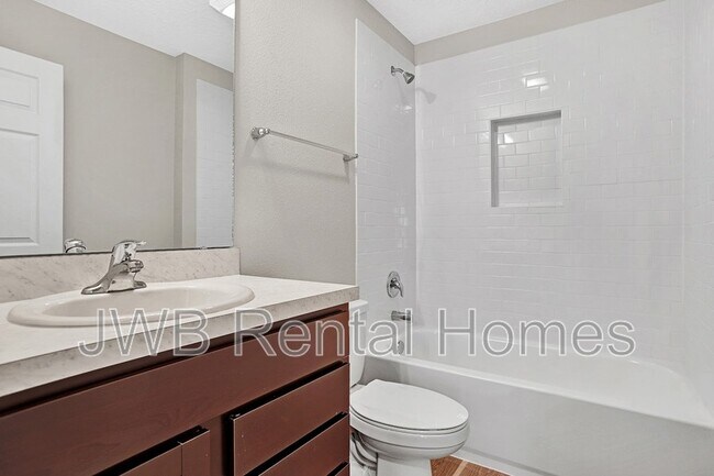 Building Photo - 9475 Valerie St