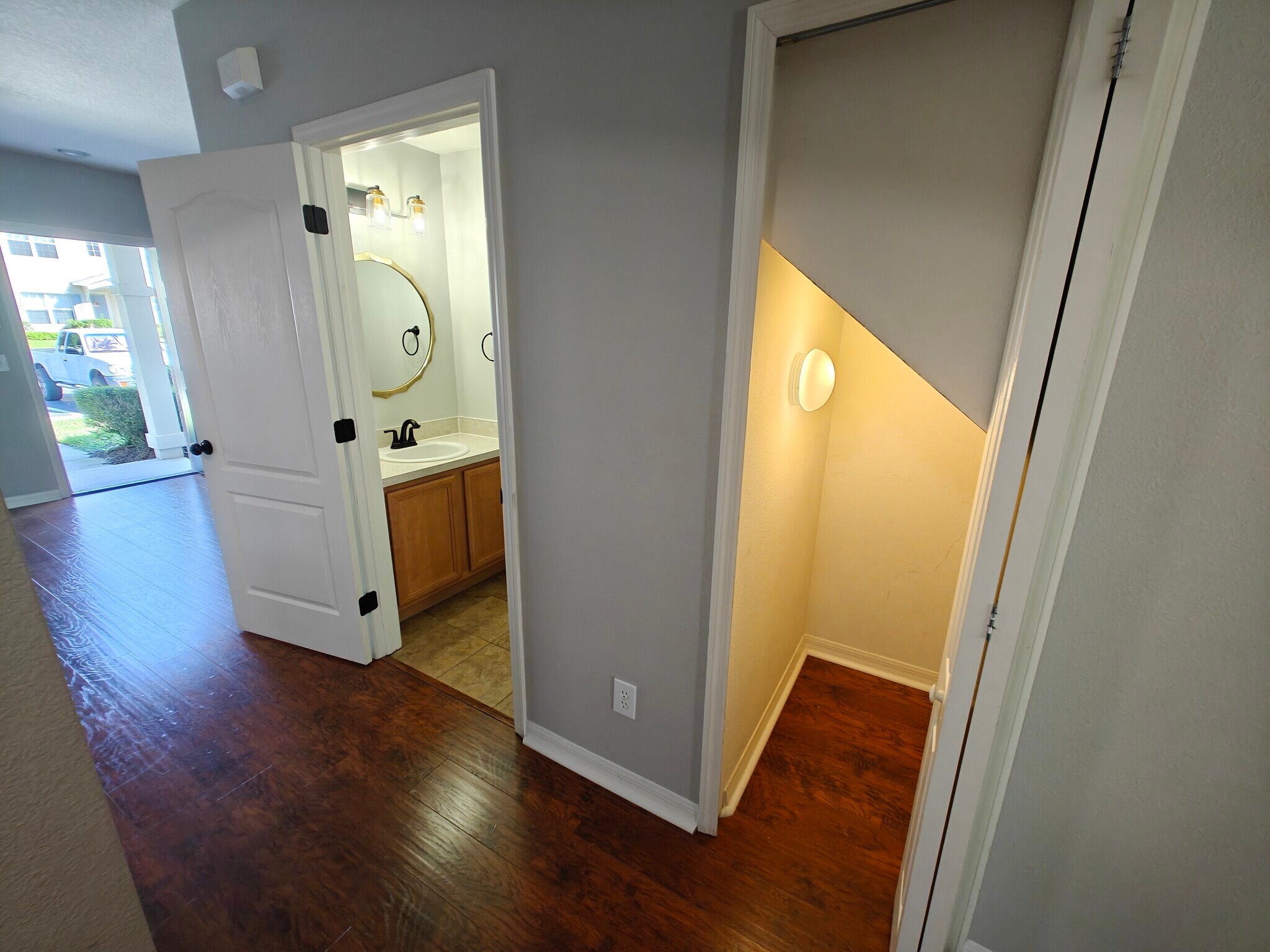 Building Photo - 5864 Fishhawk Ridge Dr