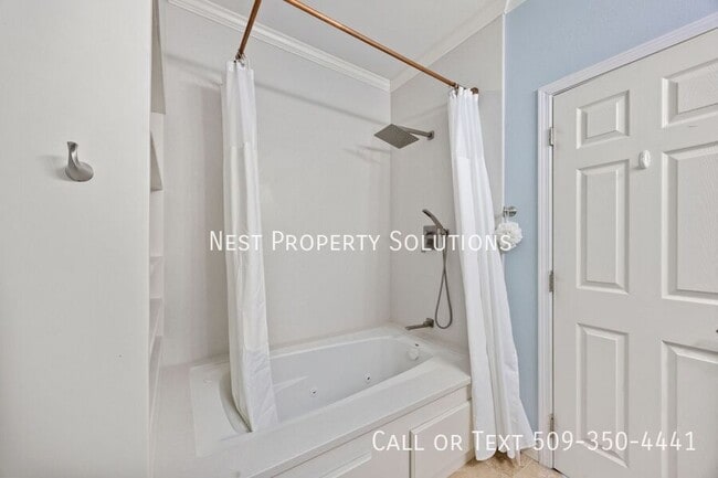 Building Photo - 318 E Tanglewood Dr