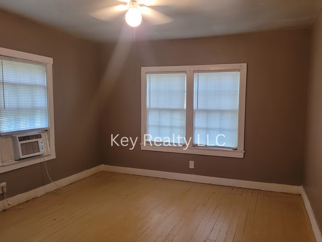 Building Photo - 103 Gordon St