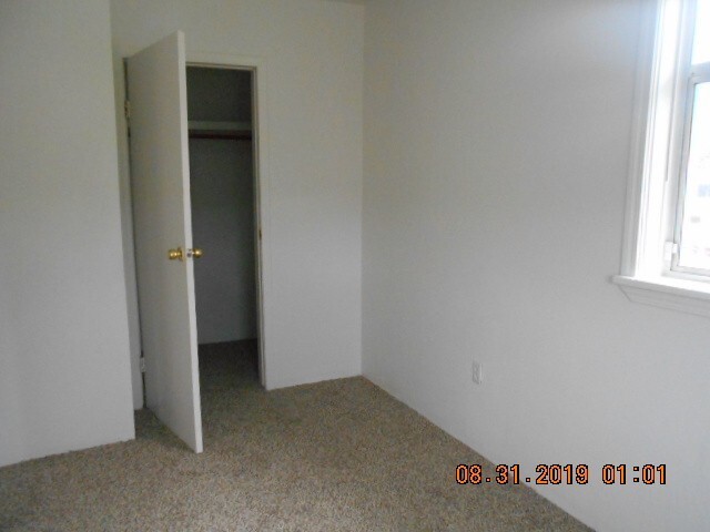 Building Photo - 313 N E St