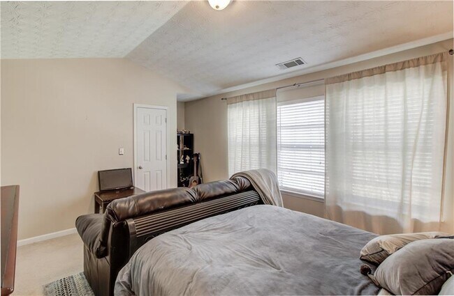Building Photo - 2230 Hawks Bluff Trail NW
