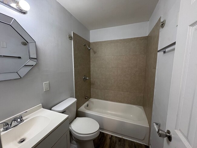 Building Photo - 406 Russell Pkwy