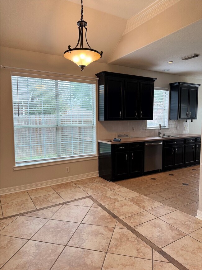 Building Photo - 2227 Oakwell Ln