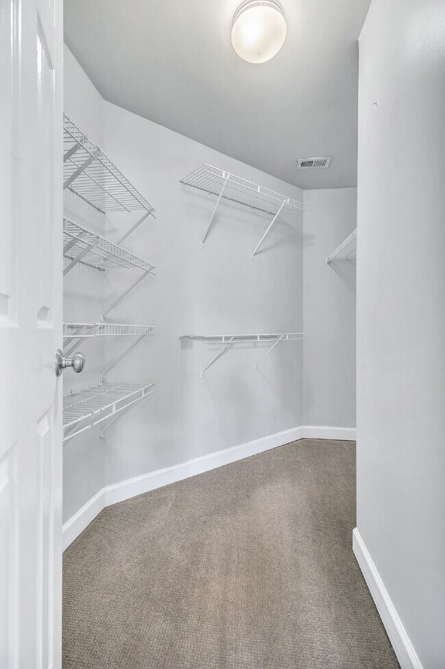 Building Photo - 2-Bed, 2-Bath Condo in the Heart of Green ...