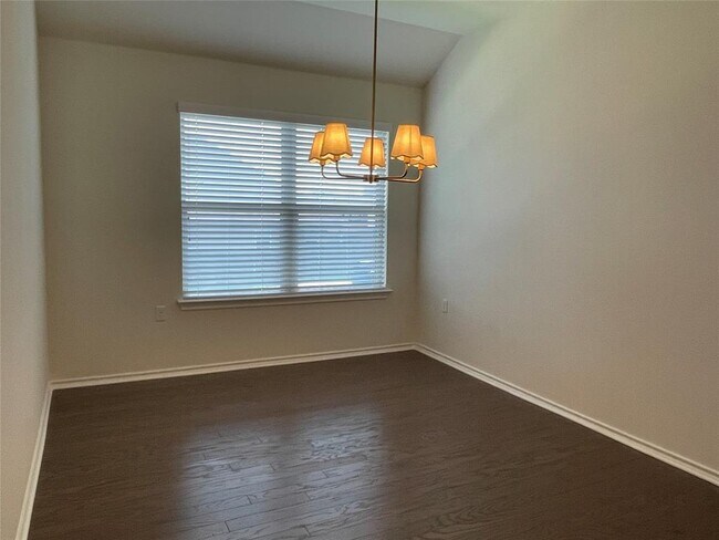 Building Photo - 13313 Henneman Dr