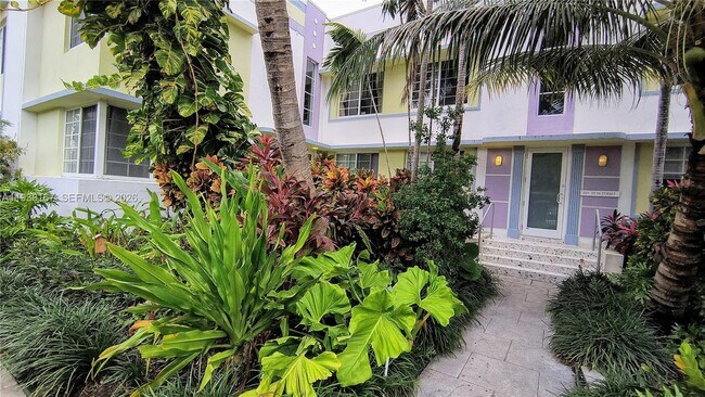 Building Photo - 833 10th St