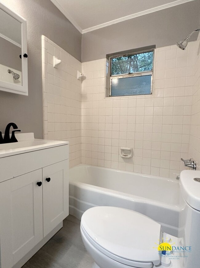 Building Photo - Charming cottage in central Fort Walton Beach!