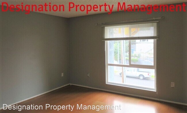 Building Photo - 2 br, 1.5 bath House - 3015 Division St. #211
