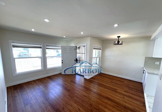 Building Photo - Spacious 3-Bedroom 1.5 Bath with a Large B...