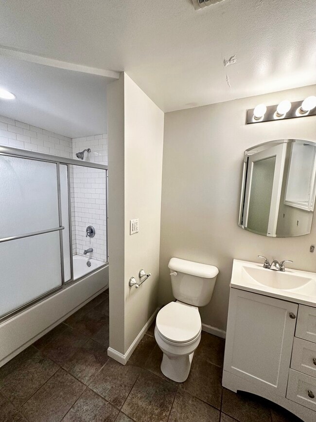 Building Photo - 4386 Woodland Ave