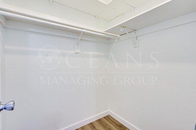 Building Photo - Modern Comfort in an Established Ormond Beach Neighborhood!