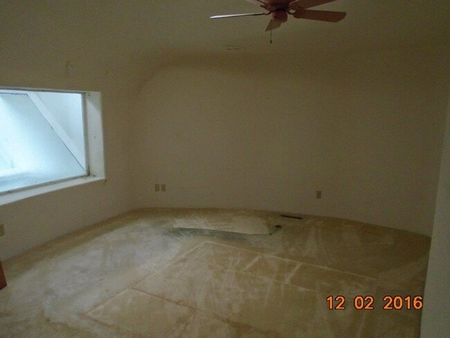 Building Photo - Large Underground House with indoor pool n...