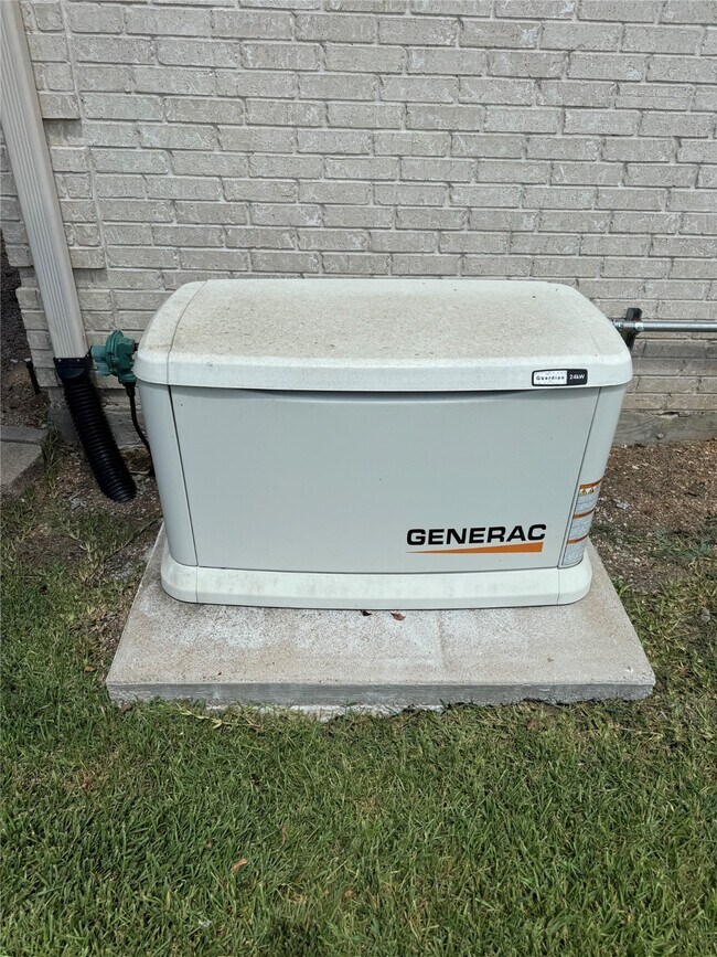 Building Photo - 14024 Shoreline Dr