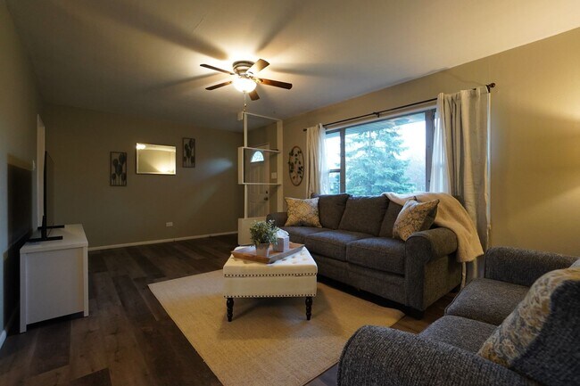 Building Photo - 4 Bedroom 2 Bathroom FULLY FURNISHED Home with Fenced in Backyard and 2 Car Garage-  UTILITIES IN...