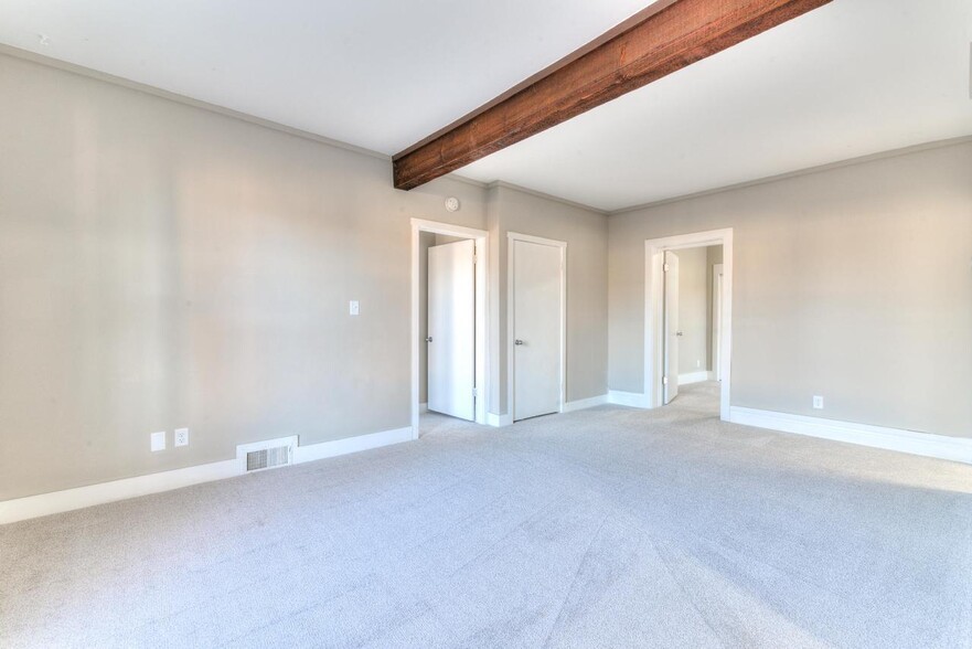 Building Photo - 430 W Park Ave