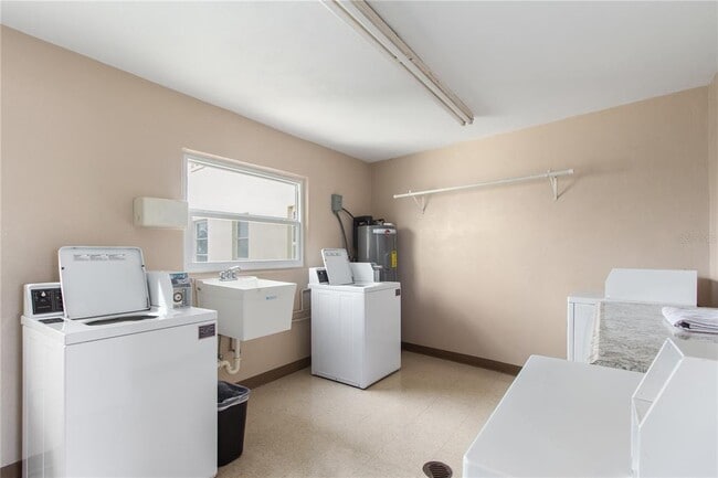 Building Photo - 1235 S Highland Ave