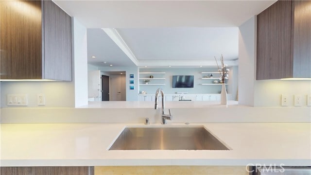 Building Photo - 818 N Doheny Dr