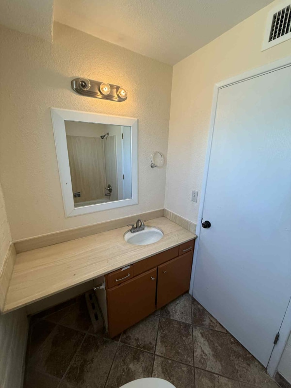 Building Photo - 2147 S Winstel Ave