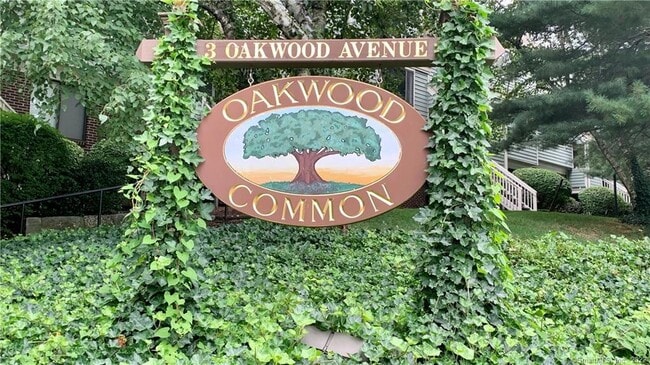 Building Photo - 3 Oakwood Dr