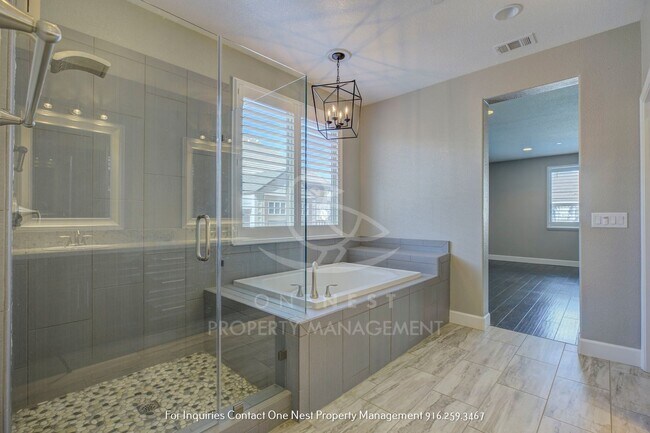 Building Photo - Offering a 6 Month Lease | 4 Bedroom 3 Bathroom Plumas Lake Beauty!