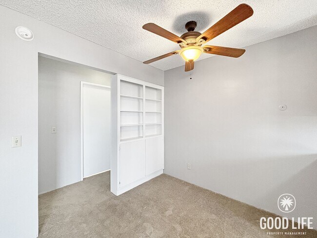 Building Photo - Comfortable 1BD/1BA Upper-Level Condo in North Park with Reserved Parking & On-Site Laundry