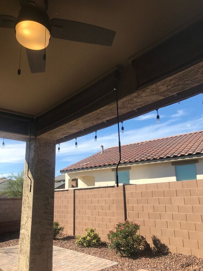 Building Photo - Beautiful Newer 3 bedroom Home Sweetwater ...