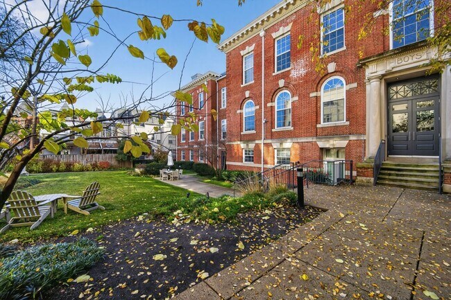 Building Photo - Available Now! 2 Bed // 2 Bath in Bloomingdale / Ledroit Park with Parking!