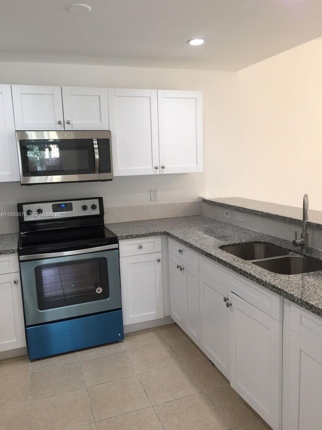 Building Photo - 10902 NW 83rd St