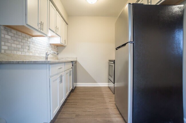 Building Photo - 2155 Decker Rd