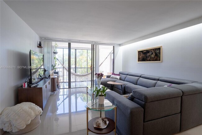 Building Photo - 16300 Golf Club Rd