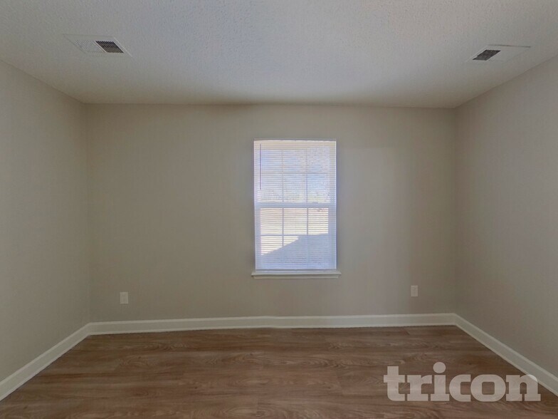 Building Photo - 428 Glencroft Dr