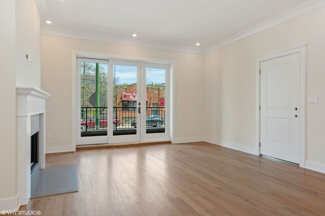 Building Photo - Condo Quality 3,400 SF Duplex Down in Roscoe Village, Pet Friendly Available August 1st