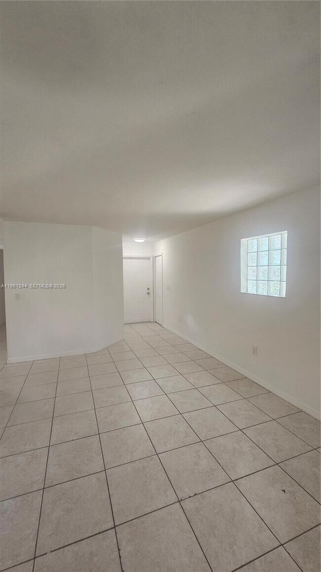 Building Photo - 1301 SE 28th Ln